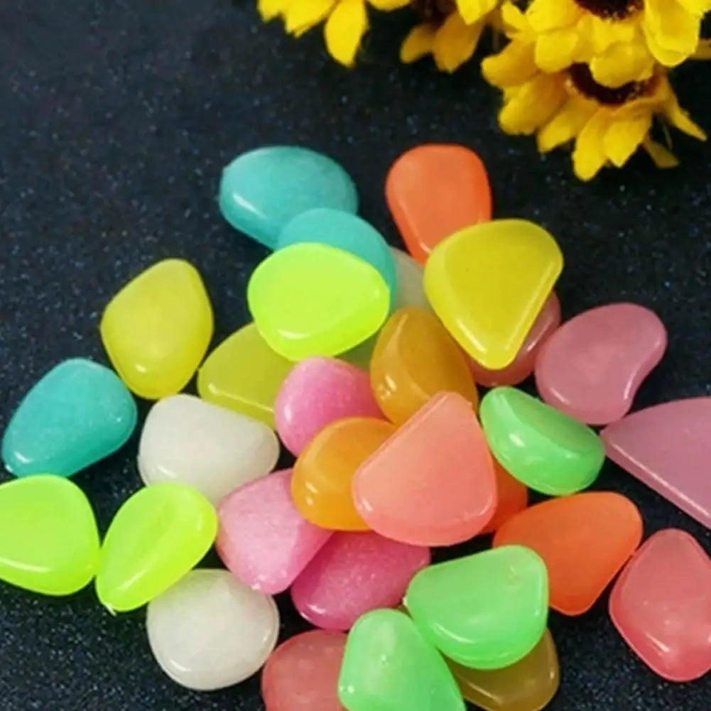 50Pcs Glow in the Dark Garden Pebbles For Sidewalk Garden Terrace Lawn Garden Patio Fish Tank Aquarium Decoration Glow Stone